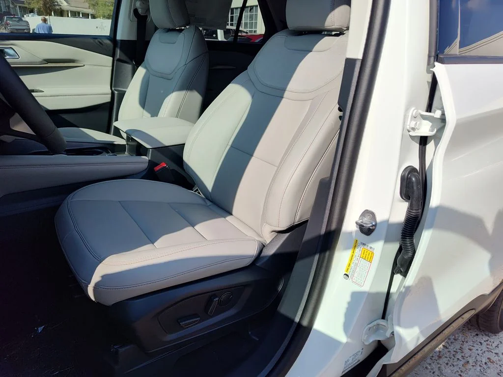 New 2026 Star White Metallic Tri-Coat Ford Active image 7