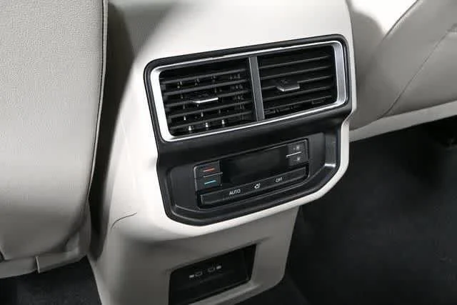 New 2026 Opal White Pearl Volkswagen 2.0T SE image 19