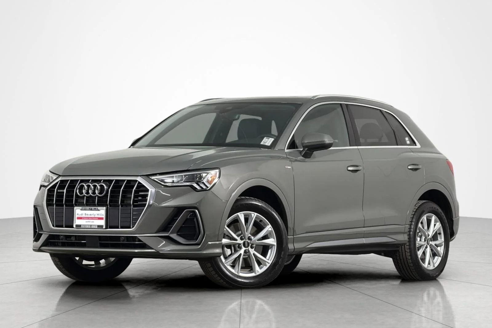 2024 Audi Q3 45 TFSI S Line Premium quattro's photo