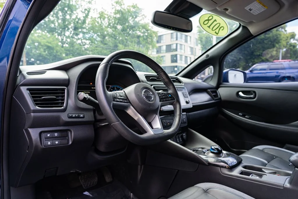 Used 2018 Blue Nissan SL image 22
