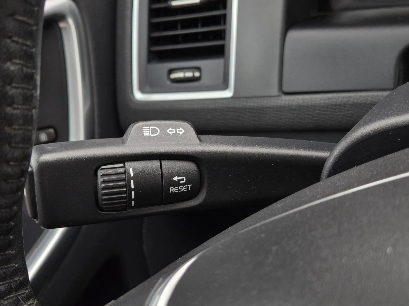 Used 2016 Ice White Volvo T5 Premier image 17