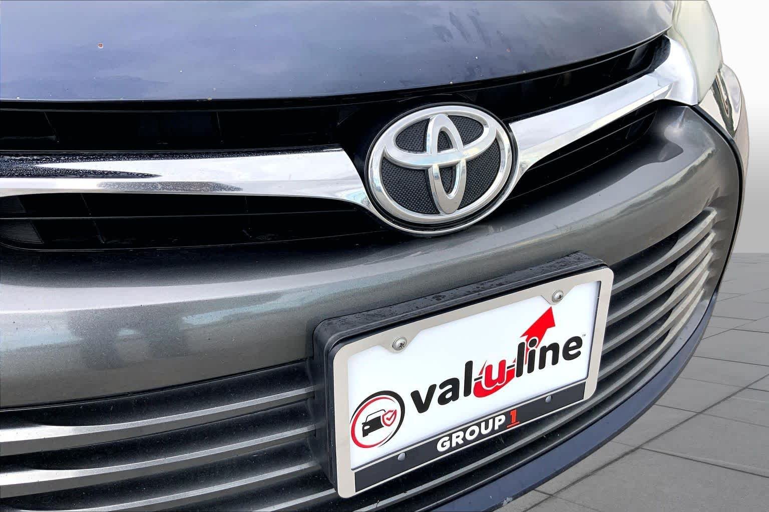 Used 2015 Parisian Night Pearl Toyota LE image 29