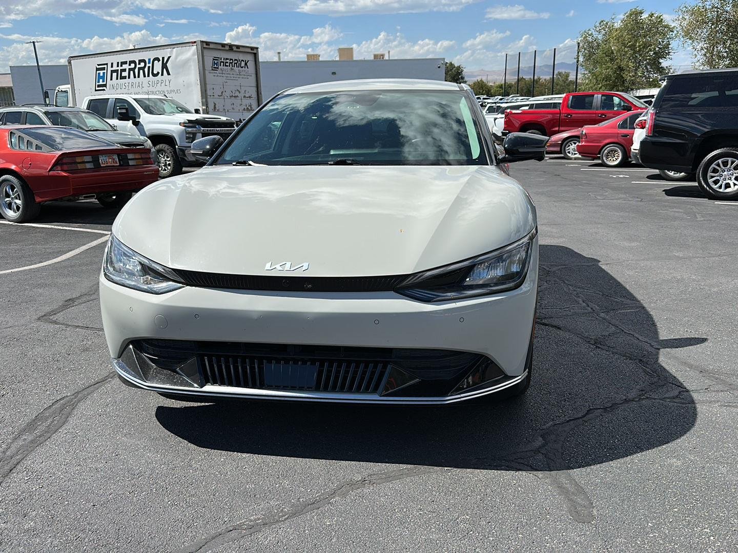 Used 2022 White Kia Wind image 5