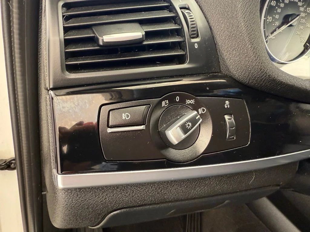 Used 2016 White Metallic BMW xDrive28i image 45