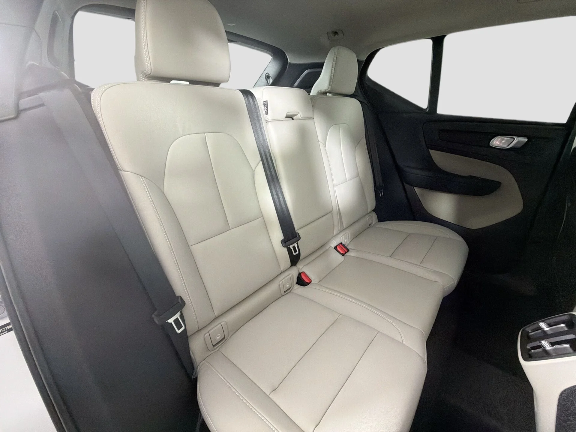 New 2026 Crystal White Volvo Plus image 25