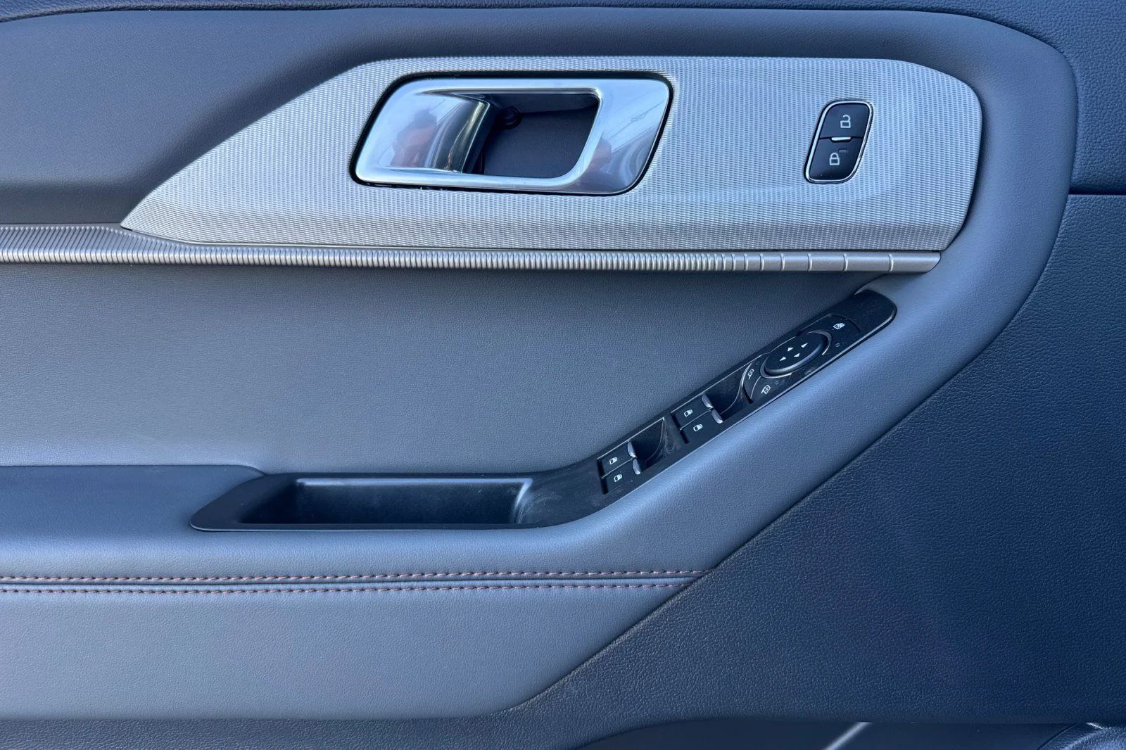 New 2026 Space White Metallic Ford Active image 13