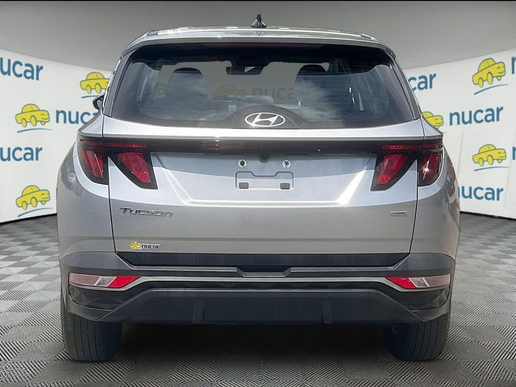 Used 2023 Silver Hyundai SE image 5