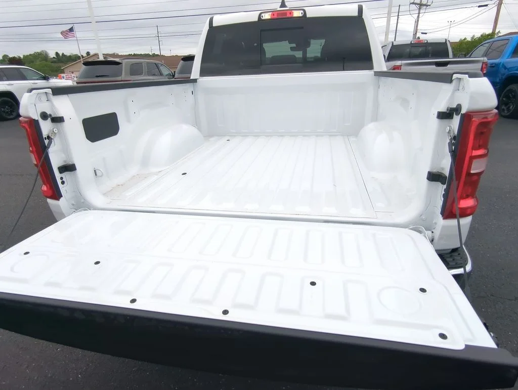 New 2026 Bright White Clear-Coat Exterior Paint RAM Big Horn/Lone Star image 24