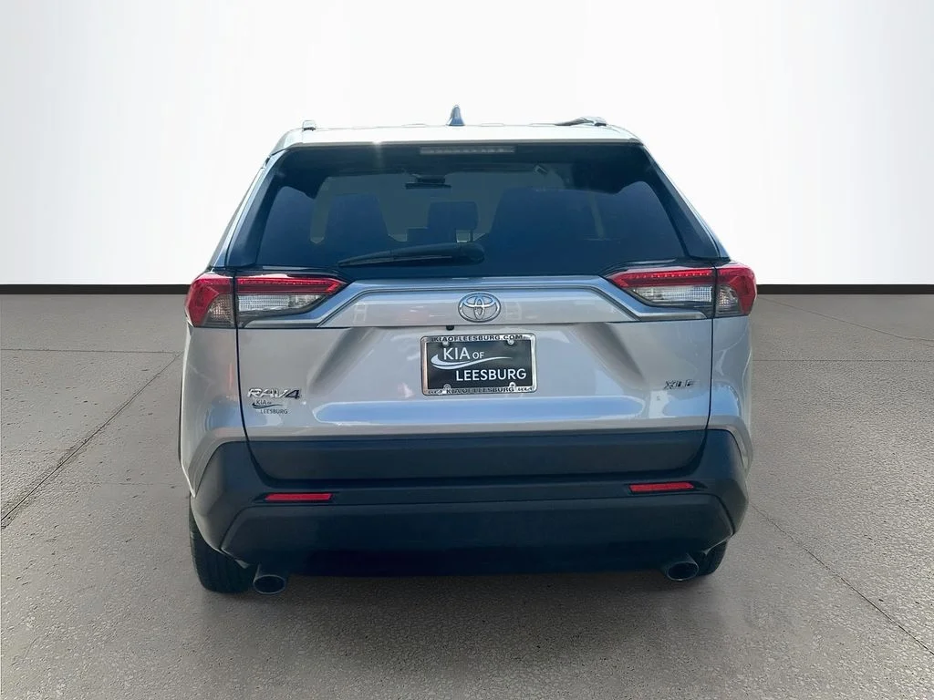 Used 2022 Silver Toyota XLE image 6