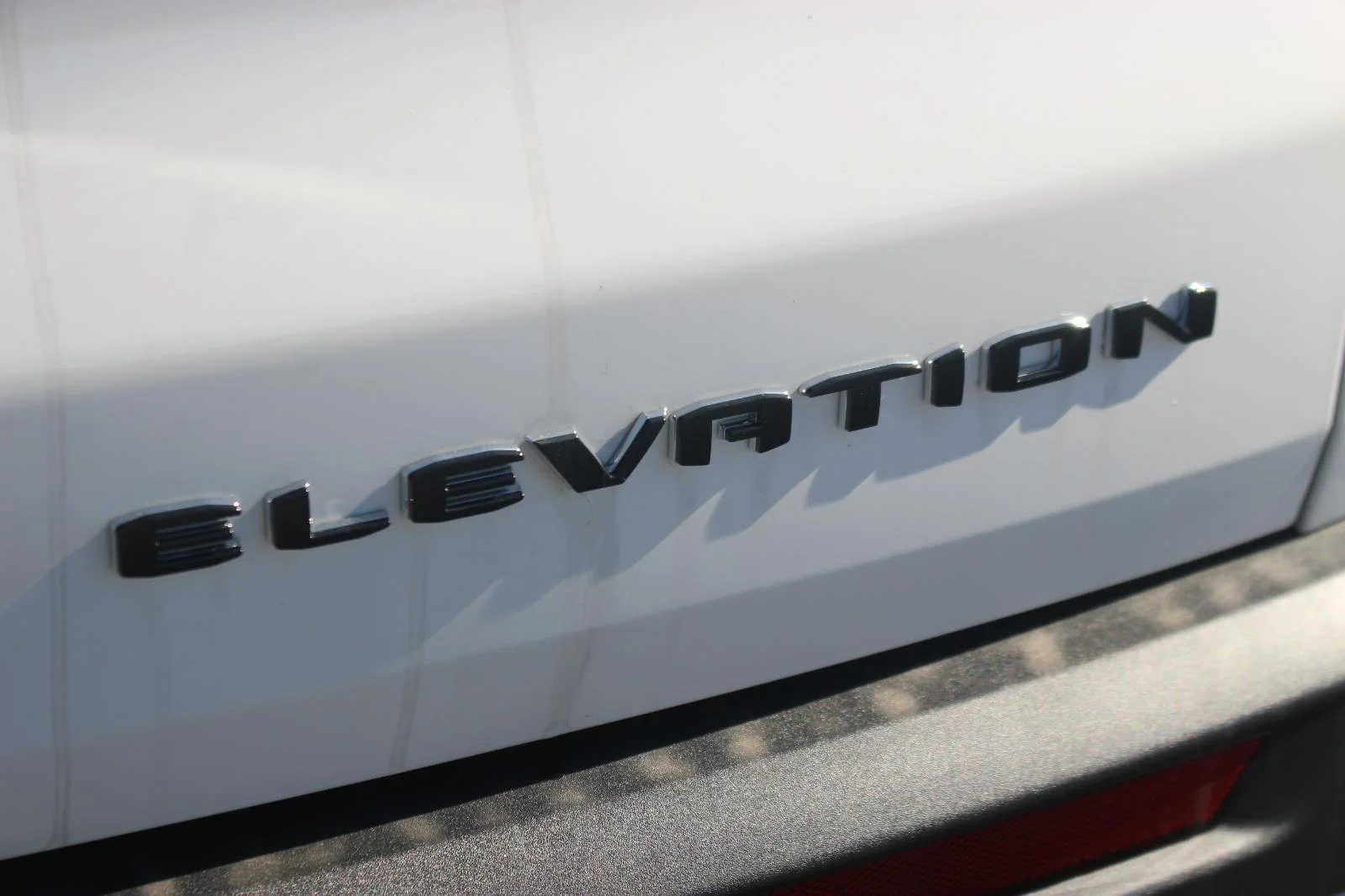New 2025 Summit White GMC Elevation image 10