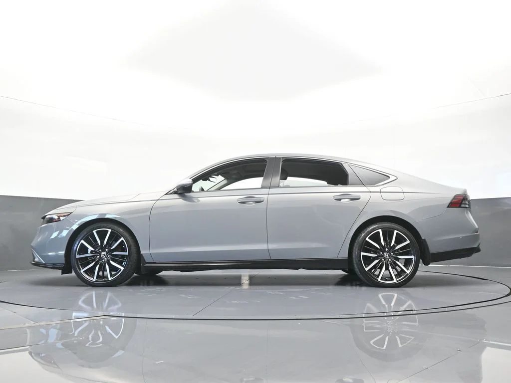 Used 2024 Solar Silver Metallic Honda Touring image 54