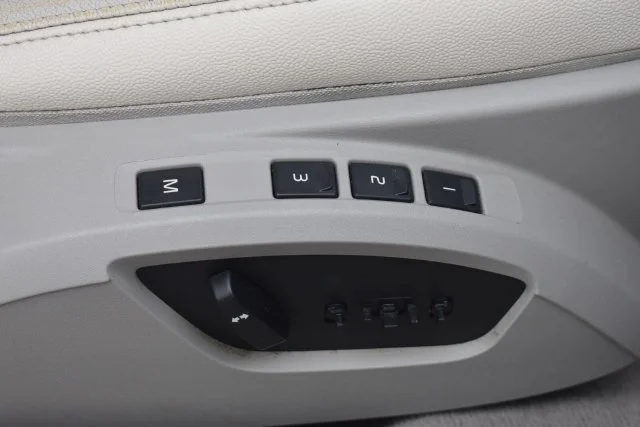 Used 2010 Blue Volvo T5 image 14