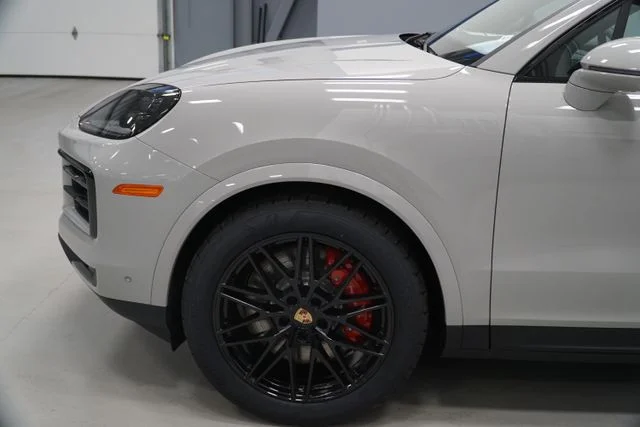 2026 Porsche Cayenne S - Photo 16