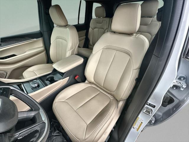 New 2026 Bright White Clear-Coat Exterior Paint Jeep Limited image 41