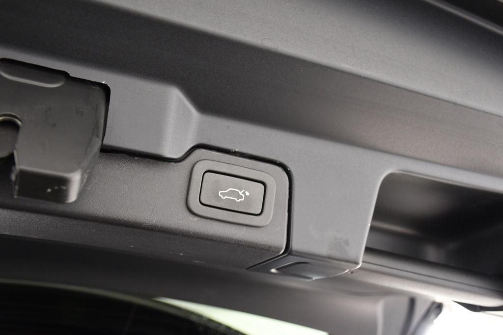 Used 2018 Narvik Black Land Rover SE image 25