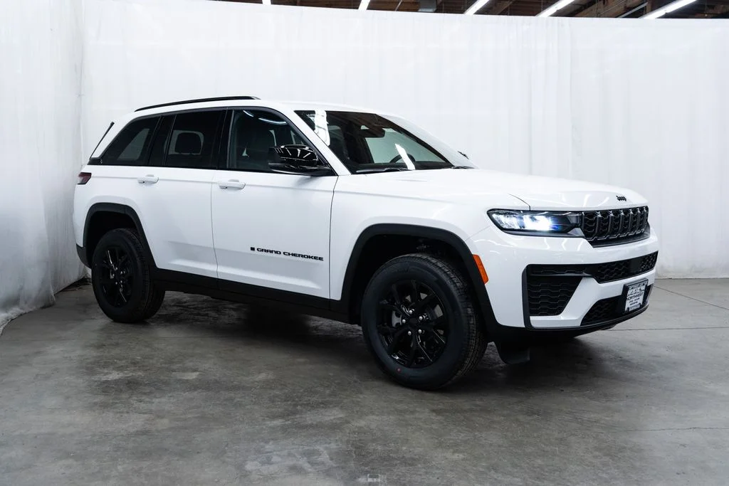 2026 Jeep Grand Cherokee Laredo Altitude 4x4's photo