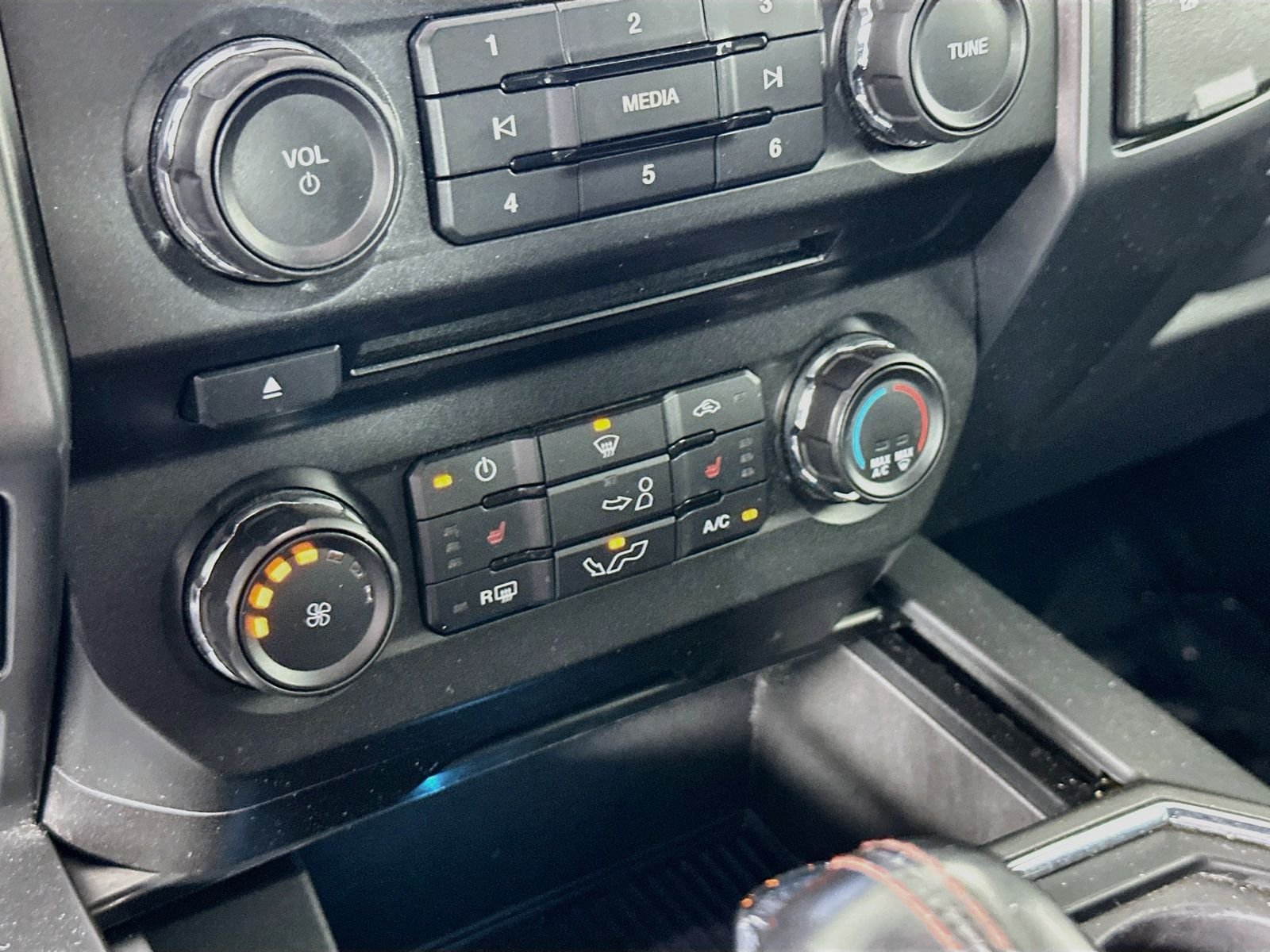 Used 2018 Ingot Silver Ford XLT image 17