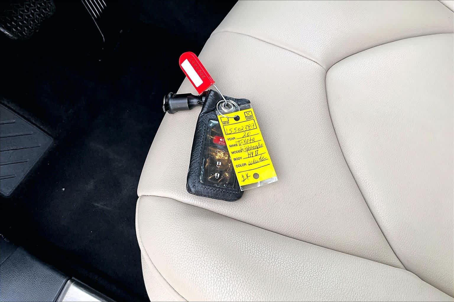 Used 2020 Blizzard Pearl Toyota Hybrid XLE image 15
