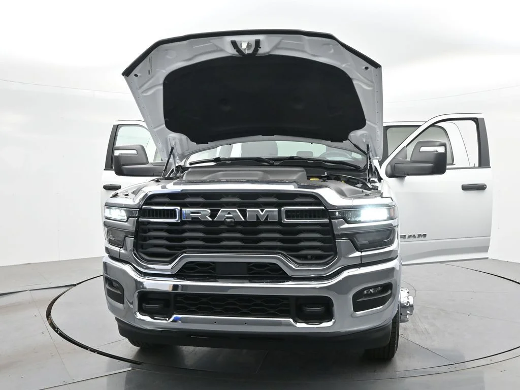 New 2026 Bright White Clear-Coat Exterior Paint RAM Tradesman image 46