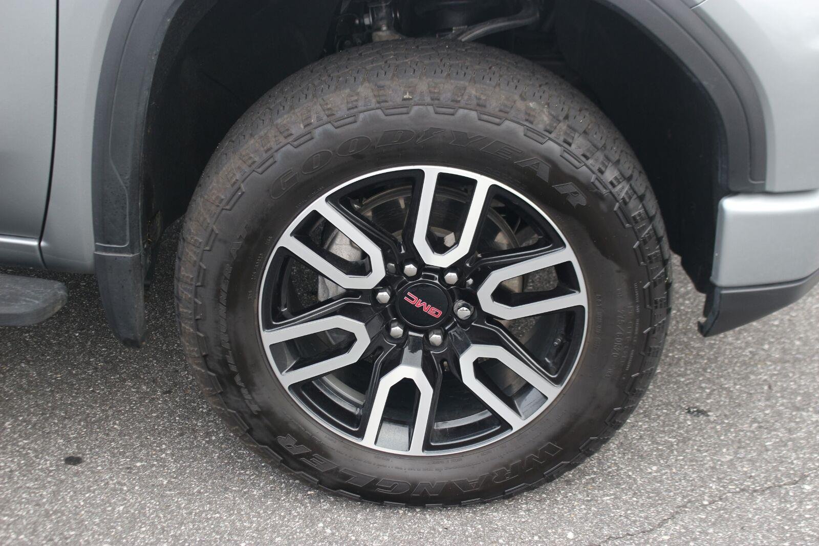 Used 2025 Sterling Metallic GMC AT4 image 40