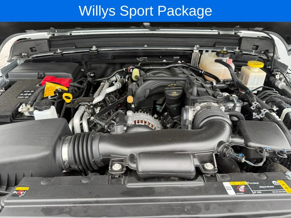 Used 2022 Silver Jeep Sport image 17