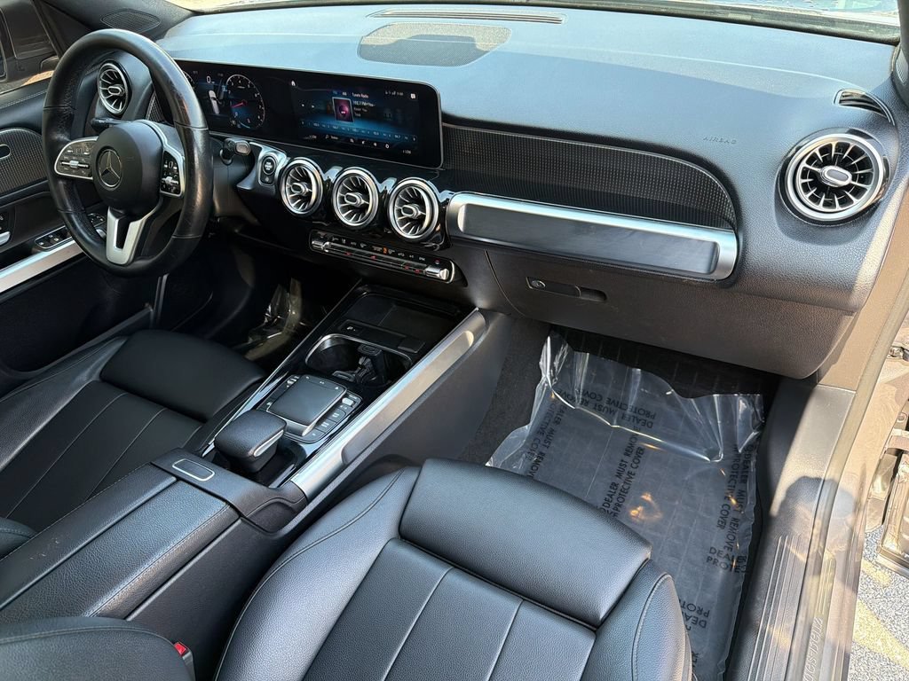 Used 2021 Silver Mercedes-Benz GLB 250 image 38