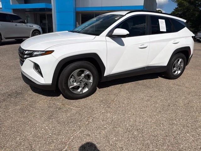Used 2024  Hyundai SEL image 2