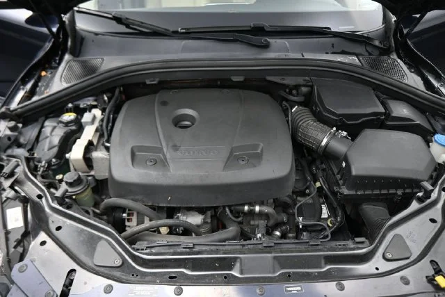 Used 2016 Blue Volvo T6 Drive-E image 12