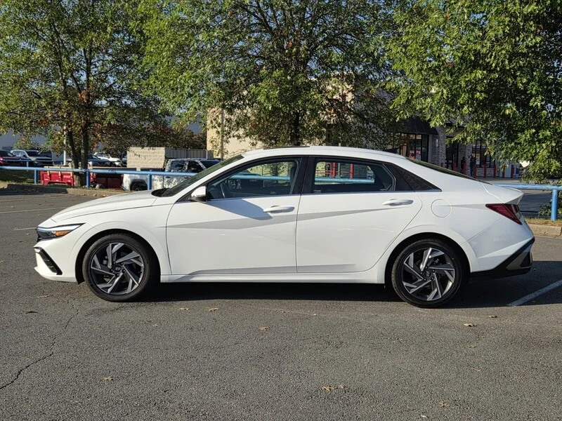 Used 2025 White HYUNDAI LIMITED image 2