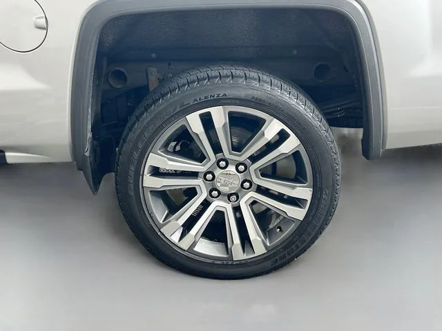 Used 2018 Silver GMC Denali image 37