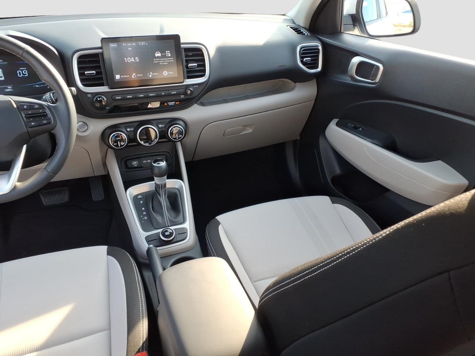 2025 Hyundai Venue SEL - Photo 9