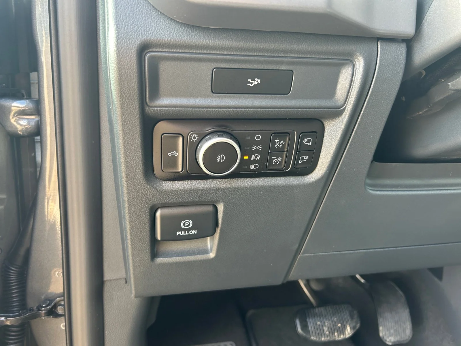 New 2026 Carbonized Grey Metallic Ford XLT image 16