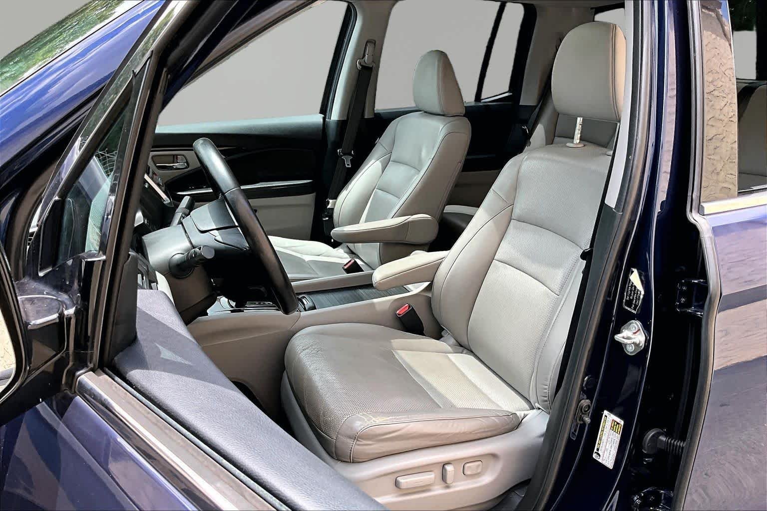 Used 2018 Obsidian Blue Pearl Honda RTL-E image 8