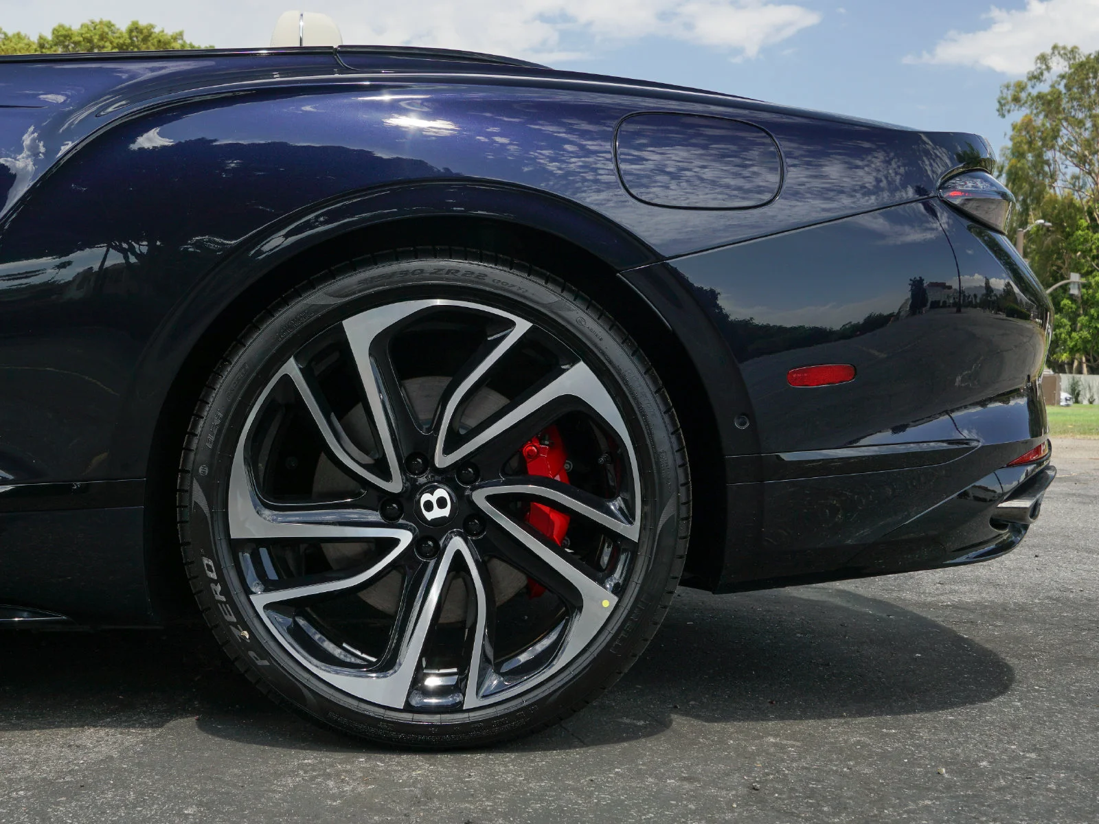 New 2026 Dark Sapphire Bentley GTC S image 4