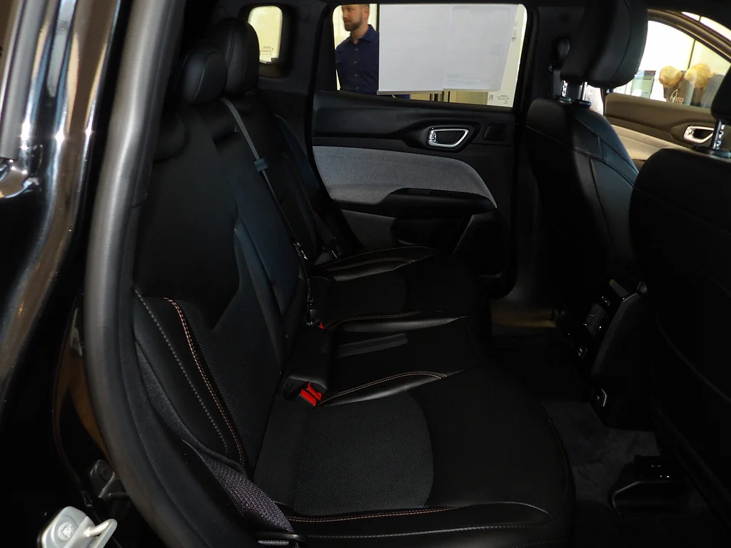 Used 2023 Diamond Black Crystal Pearl Coat Jeep Latitude Lux image 18