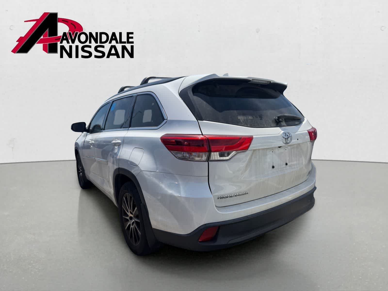 Used 2018 Blizzard Pearl Toyota SE image 2