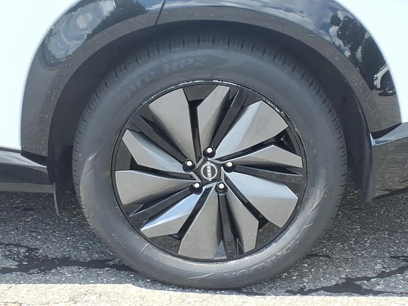 Certified Used 2024 Everest White Pearl Tricoat/Black Diamond Pearl Nissan ENGAGE+ image 9