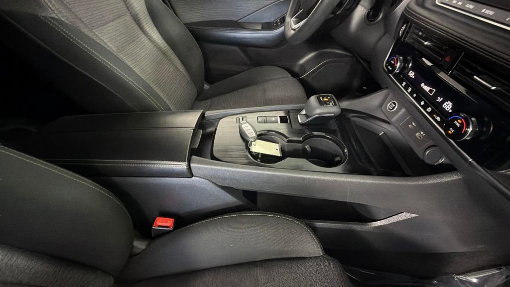 Used 2021 Silver Nissan SV FWD image 34