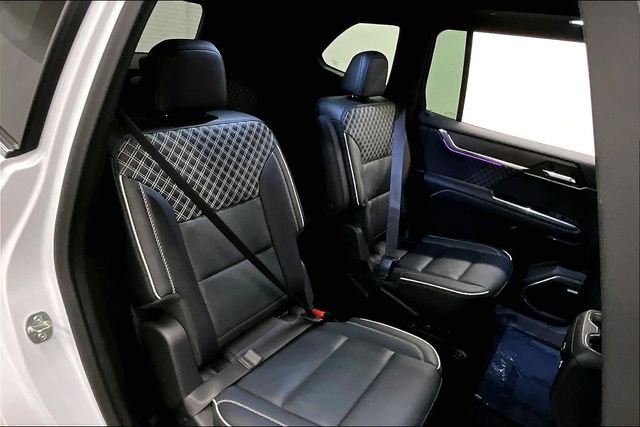 Used 2024 White Frost Tricoat GMC Denali image 26