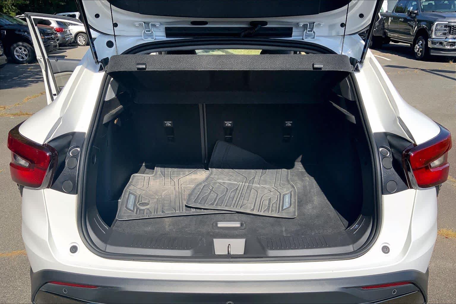 Used 2024 Summit White Chevrolet ACTIV image 33