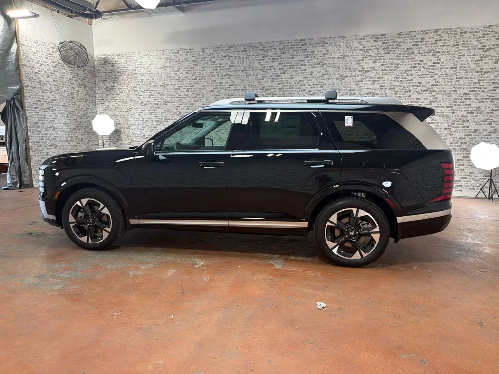 New 2027 Abyss Black Pearl Hyundai Calligraphy image 4