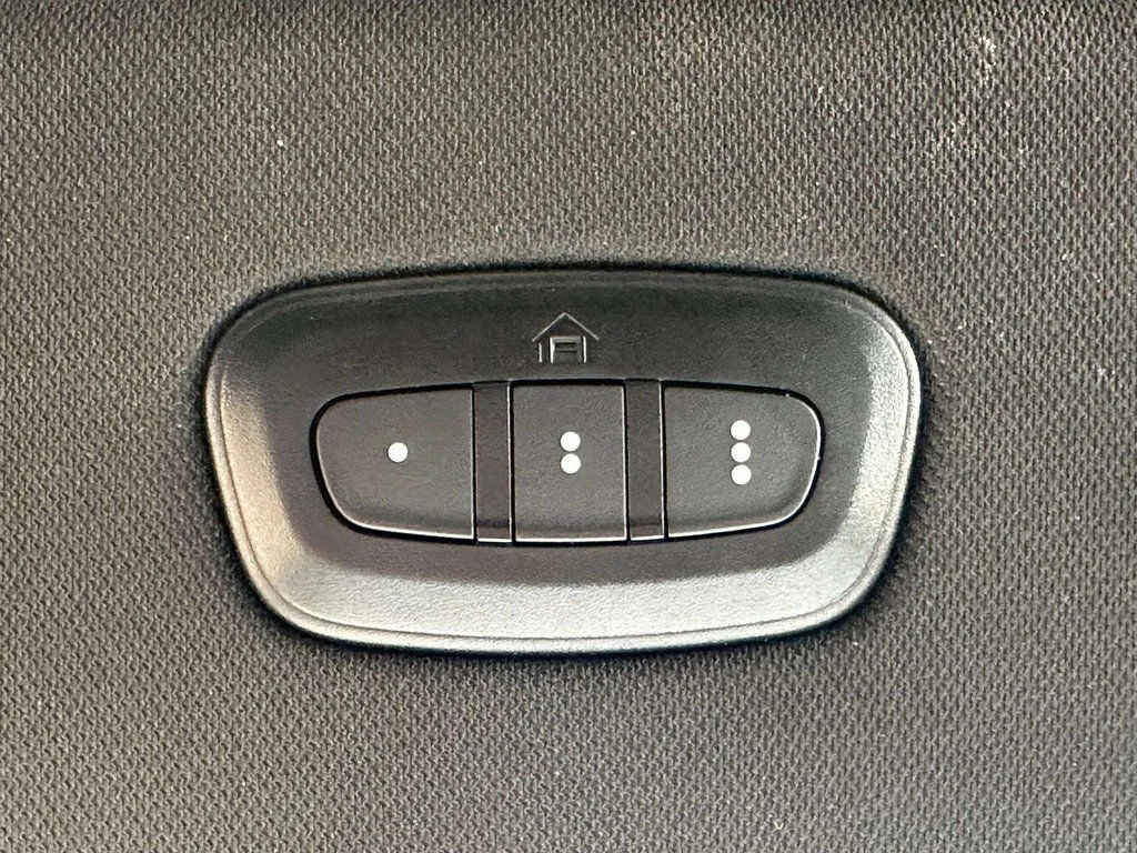 2023 Jeep Wagoneer L Series III - Photo 27
