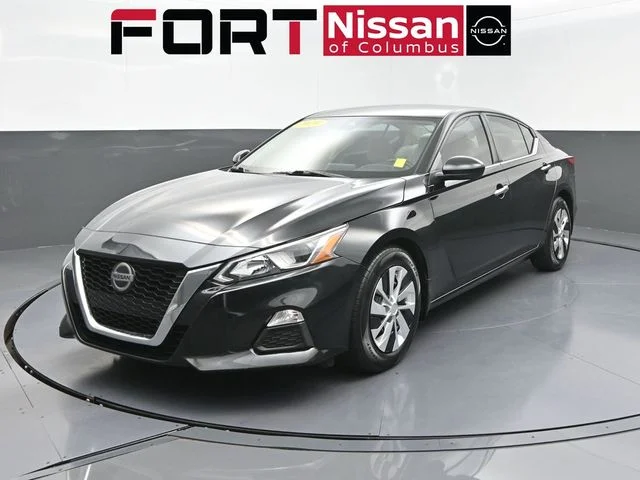 Used 2020 Black Nissan 2.5 S image 1