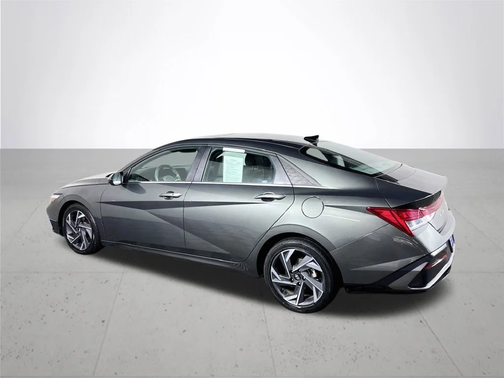 Used 2025 Gray Hyundai SEL Convenience image 8