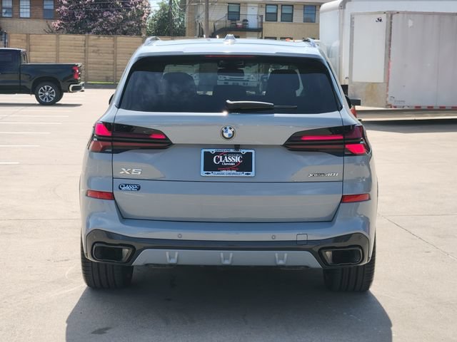 Used 2024 Gray BMW xDrive40i image 14
