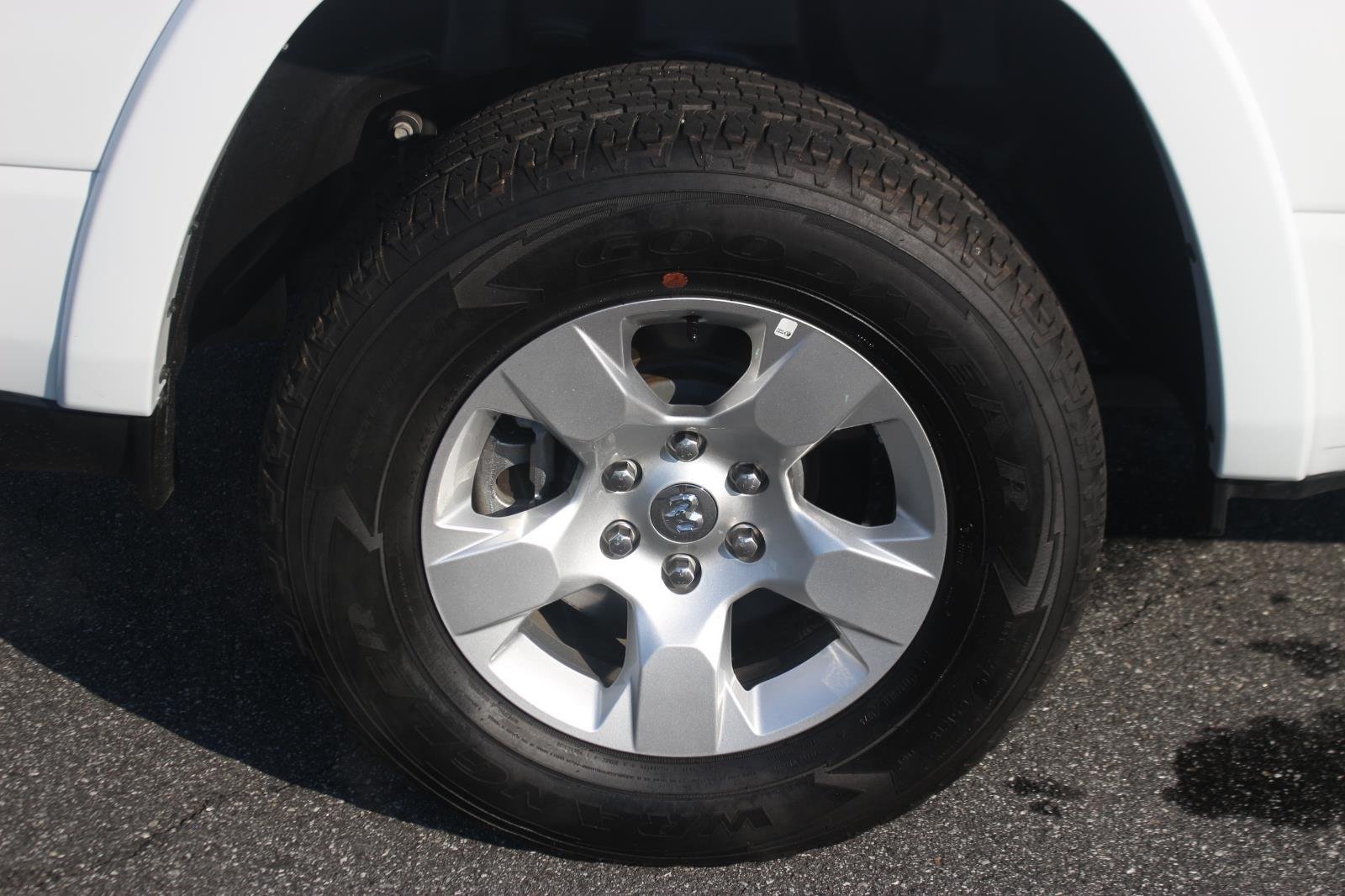 Used 2025 White Ram Big Horn image 32