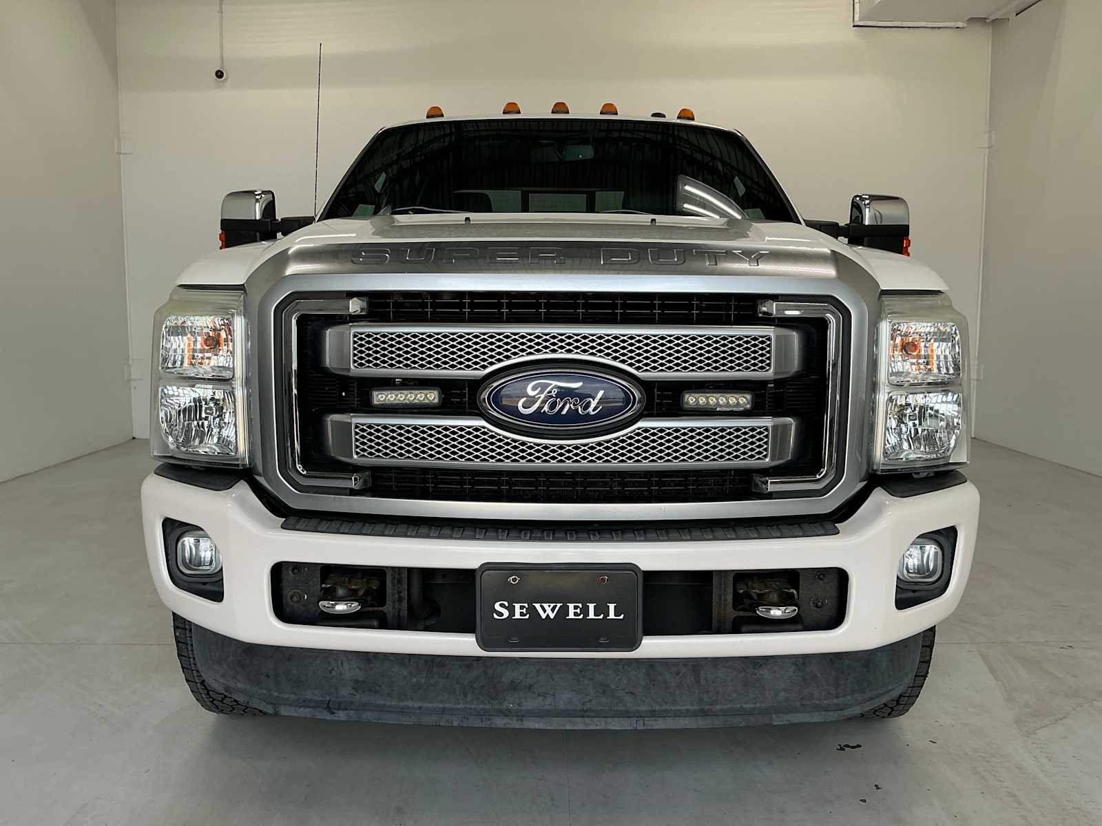Used 2016 White Platinum Metallic Tri-Coat Ford Platinum image 2