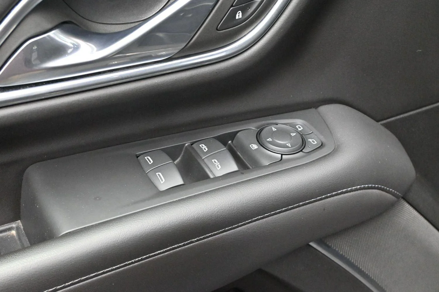 Used 2023 Onyx Black GMC SLE image 11
