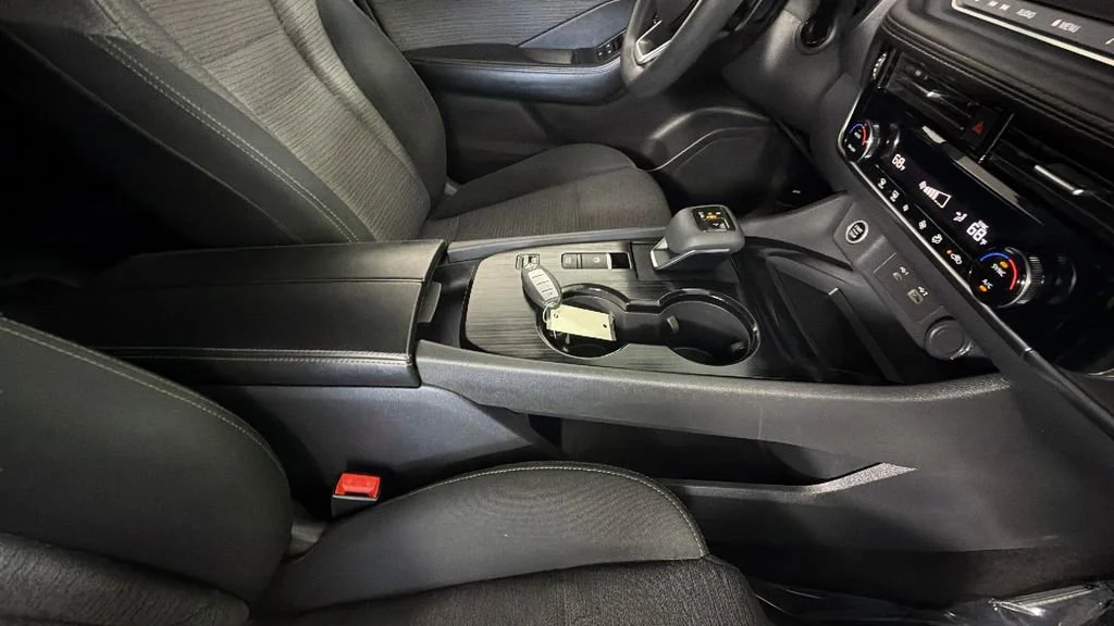 Used 2021 Silver Nissan SV FWD image 34