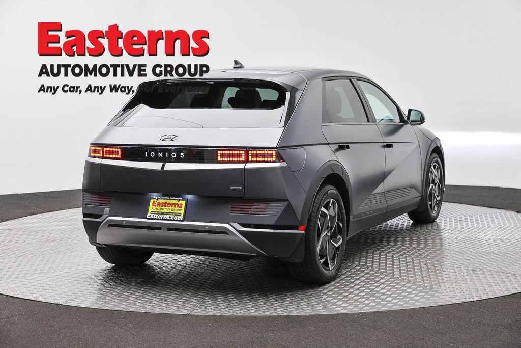 Used 2023 Gray Hyundai SEL image 5